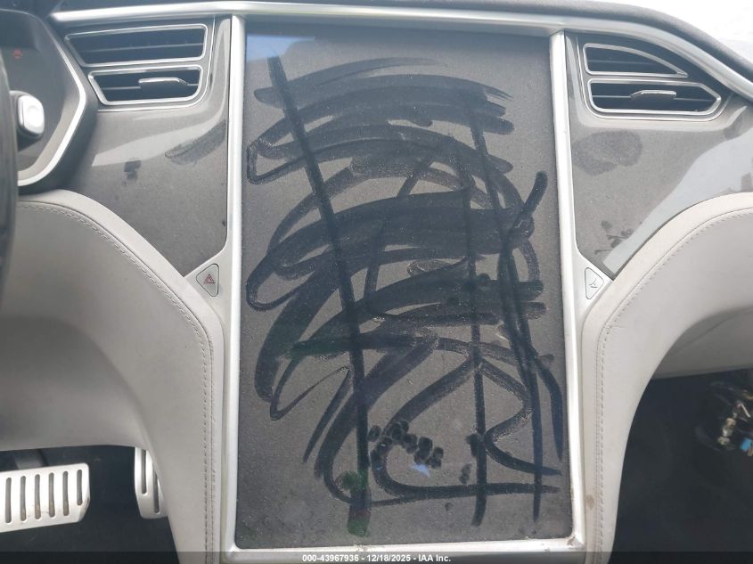 2015 Tesla Model S 85D/P85D VIN: 5YJSA1E40FF110998 Lot: 43967936