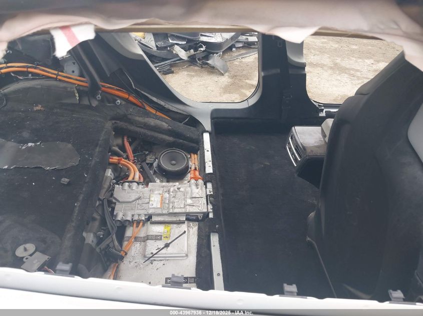 2015 Tesla Model S 85D/P85D VIN: 5YJSA1E40FF110998 Lot: 43967936