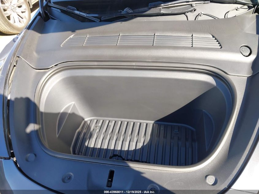 2023 Tesla Model Y Awd/Long Range Dual Motor All-Wheel Drive VIN: 7SAYGDEE3PA086295 Lot: 43968011