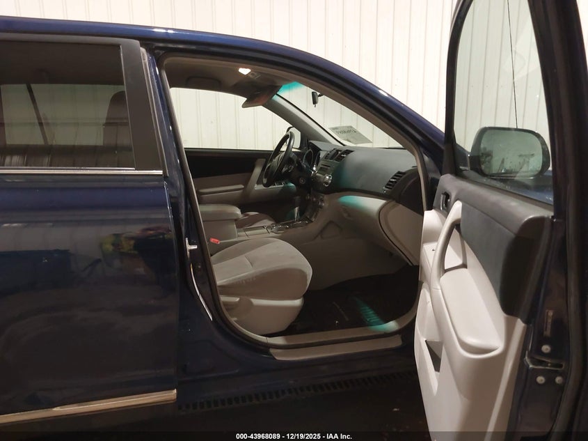 2011 Toyota Highlander Base V6