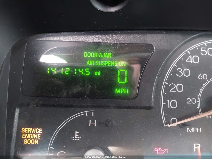 2005 Lincoln Town Car Executive L VIN: 1LNHM84W05Y667093 Lot: 43968100