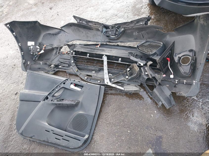 2018 Toyota Rav4 Xle VIN: 2T3RFREV8JW793463 Lot: 43968213