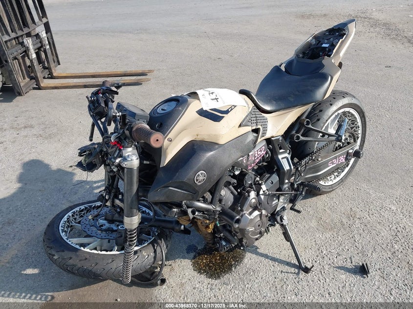 VIN JYARM06Y6HA003950 2017 YAMAHA FZ07 C