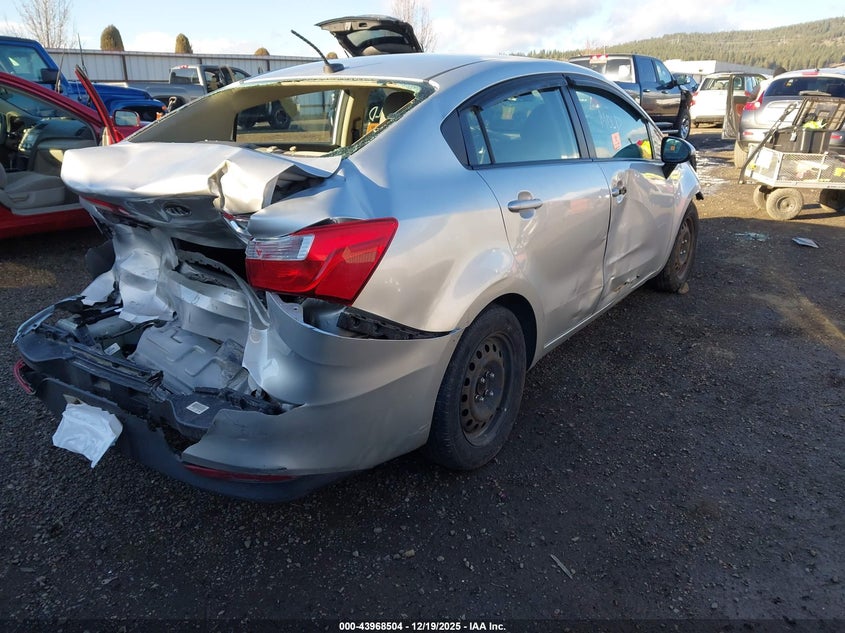 2016 KIA RIO auction photo 4