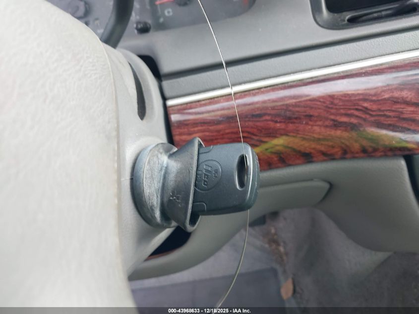 2000 Mercury Grand Marquis Ls VIN: 2MEFM75W7YX655739 Lot: 43968633