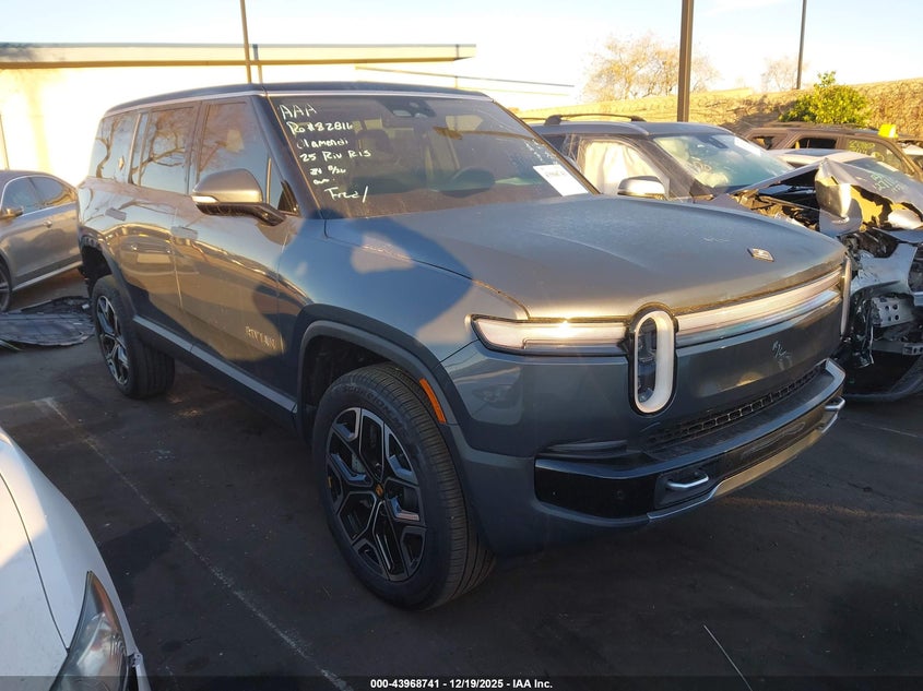 2025 Rivian R1S Adventure Dual Motor Large Pack/Adventure Dual Motor Max Pack