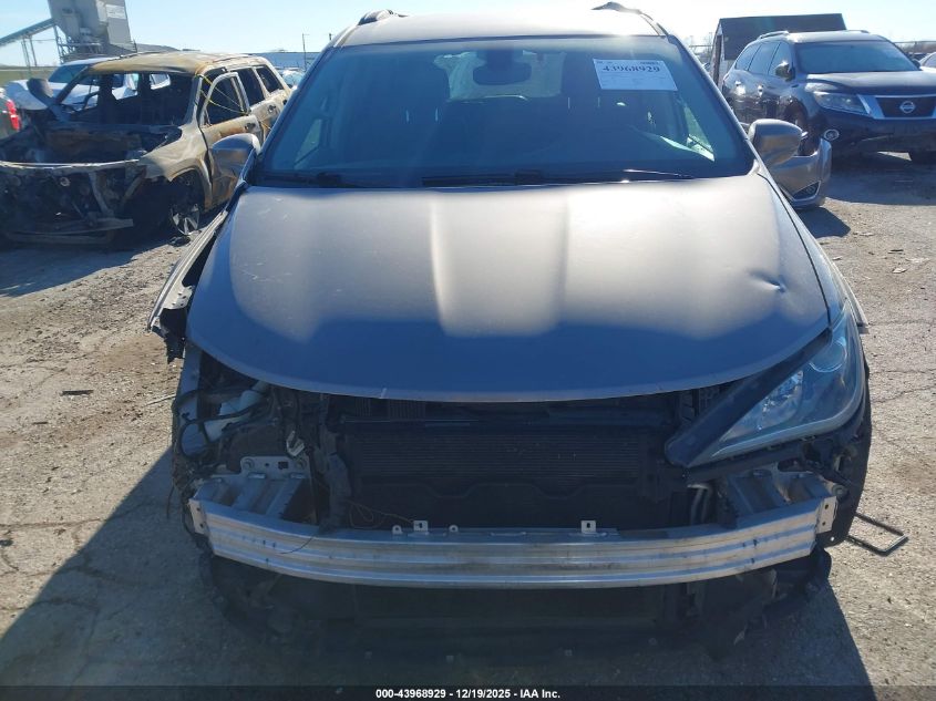 2017 Chrysler Pacifica Touring-L VIN: 2C4RC1BG7HR551722 Lot: 43968929