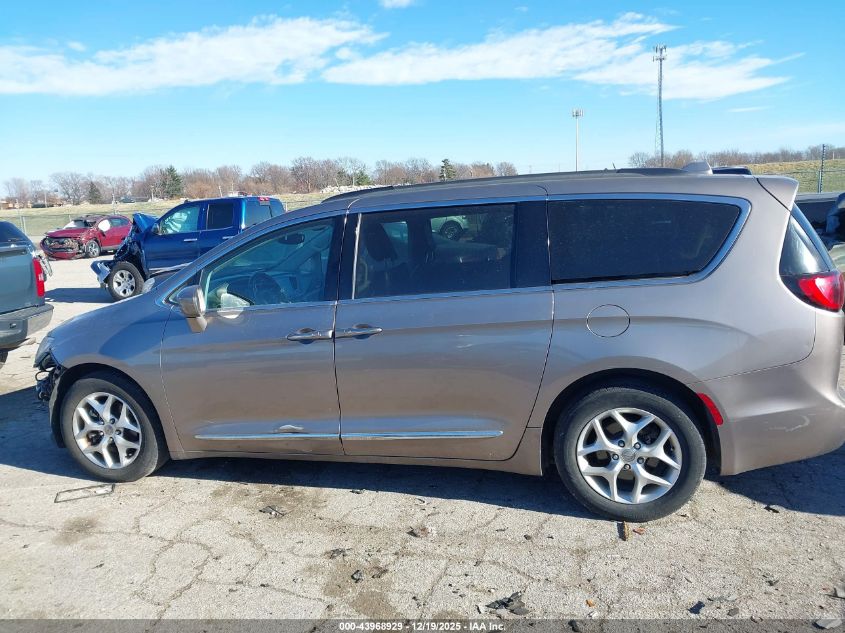 2017 Chrysler Pacifica Touring-L VIN: 2C4RC1BG7HR551722 Lot: 43968929