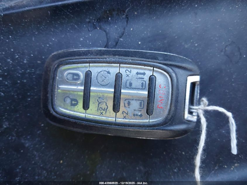 2017 Chrysler Pacifica Touring-L VIN: 2C4RC1BG7HR551722 Lot: 43968929