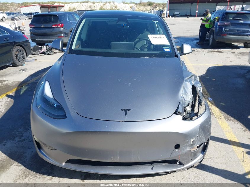2025 Tesla Model Y Long Range Dual Motor Rear-Wheel Drive VIN: 7SAYGDED9SF319678 Lot: 43968954