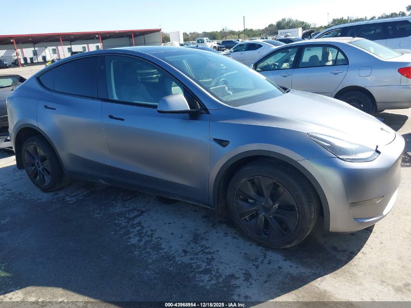 2025 Tesla Model Y Long Range Dual Motor Rear-Wheel Drive VIN: 7SAYGDED9SF319678 Lot: 43968954