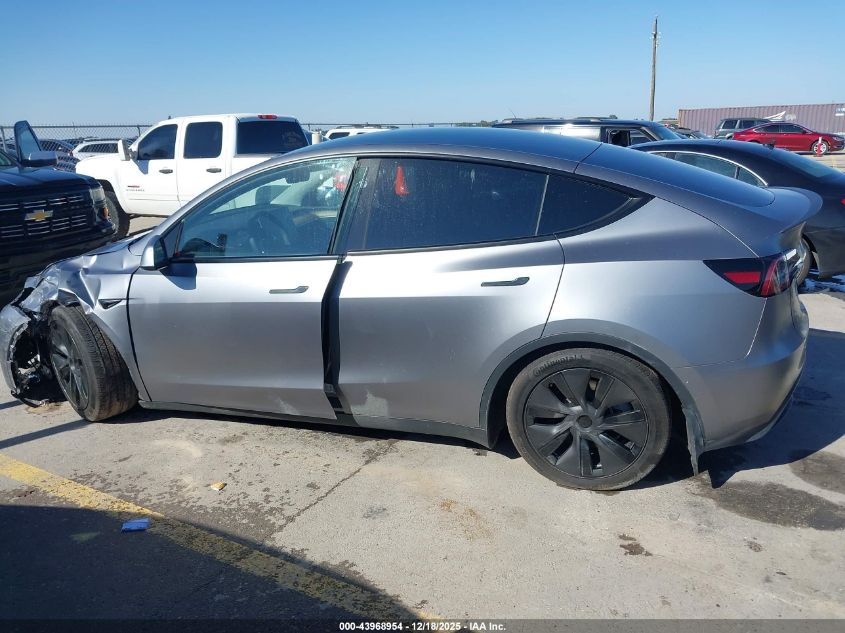 2025 Tesla Model Y Long Range Dual Motor Rear-Wheel Drive VIN: 7SAYGDED9SF319678 Lot: 43968954
