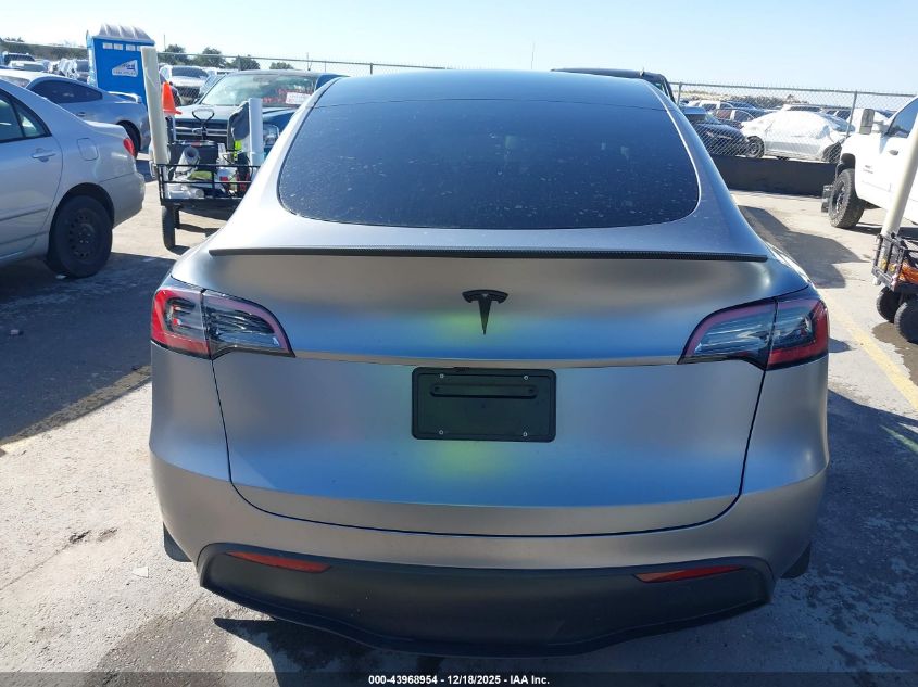 2025 Tesla Model Y Long Range Dual Motor Rear-Wheel Drive VIN: 7SAYGDED9SF319678 Lot: 43968954