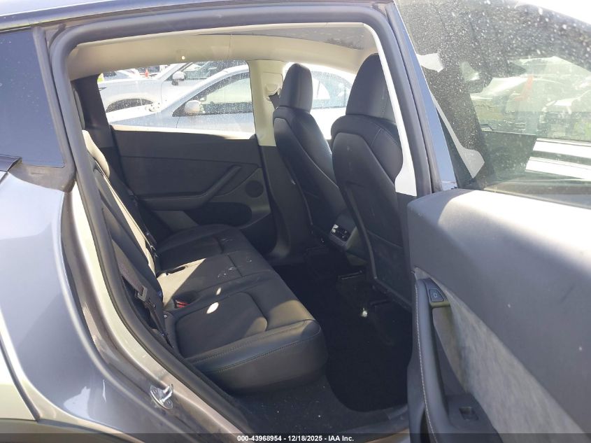 2025 Tesla Model Y Long Range Dual Motor Rear-Wheel Drive VIN: 7SAYGDED9SF319678 Lot: 43968954