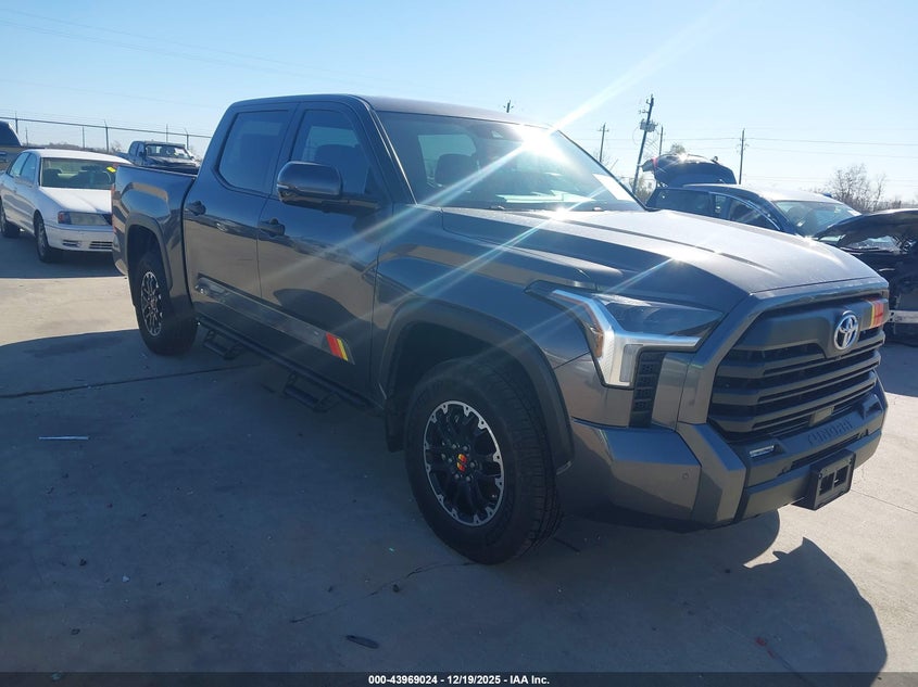 TOYOTA TUNDRA SR5 2025