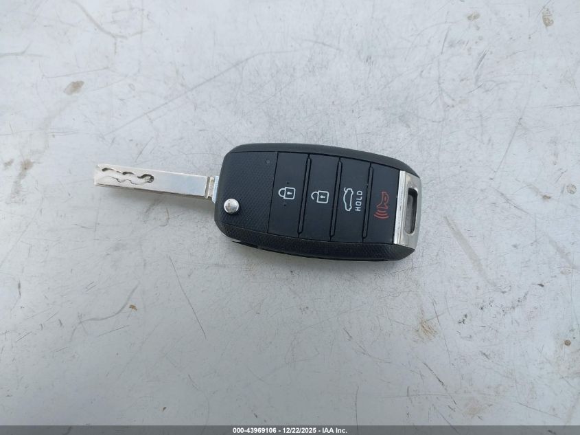 2017 Kia Optima Lx VIN: 5XXGT4L30HG152566 Lot: 43969106