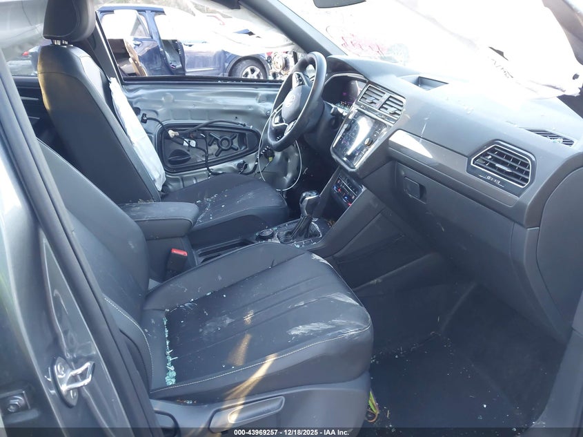 2024 Volkswagen Tiguan 2.0T Se R-Line Black