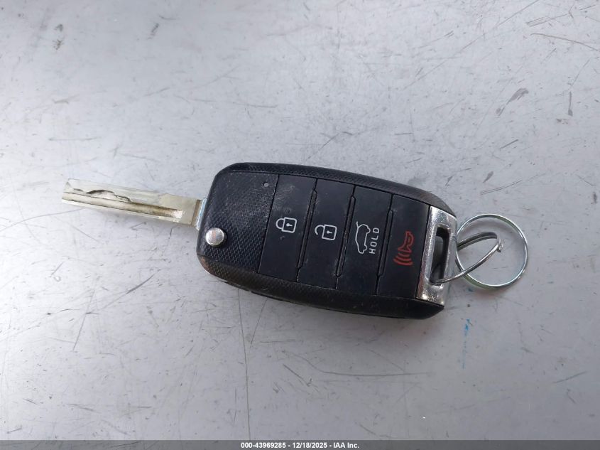 2016 Kia Sorento 2.4L L VIN: 5XYPG4A38GG002240 Lot: 43969285