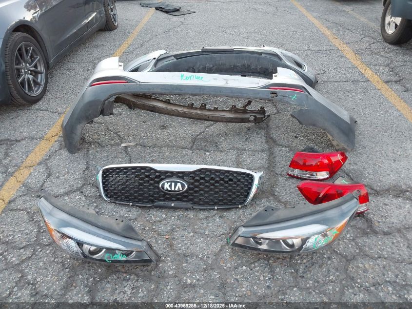 2016 Kia Sorento 2.4L L VIN: 5XYPG4A38GG002240 Lot: 43969285