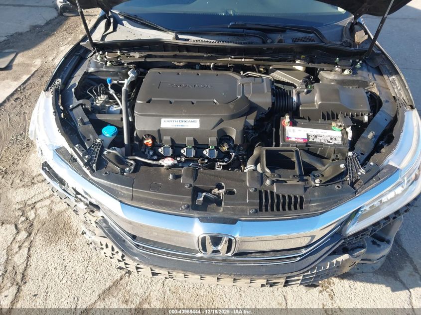 2017 Honda Accord Touring V6 VIN: 1HGCR3F96HA013935 Lot: 43969444