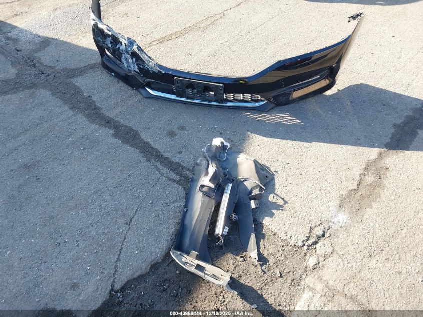 2017 Honda Accord Touring V6 VIN: 1HGCR3F96HA013935 Lot: 43969444