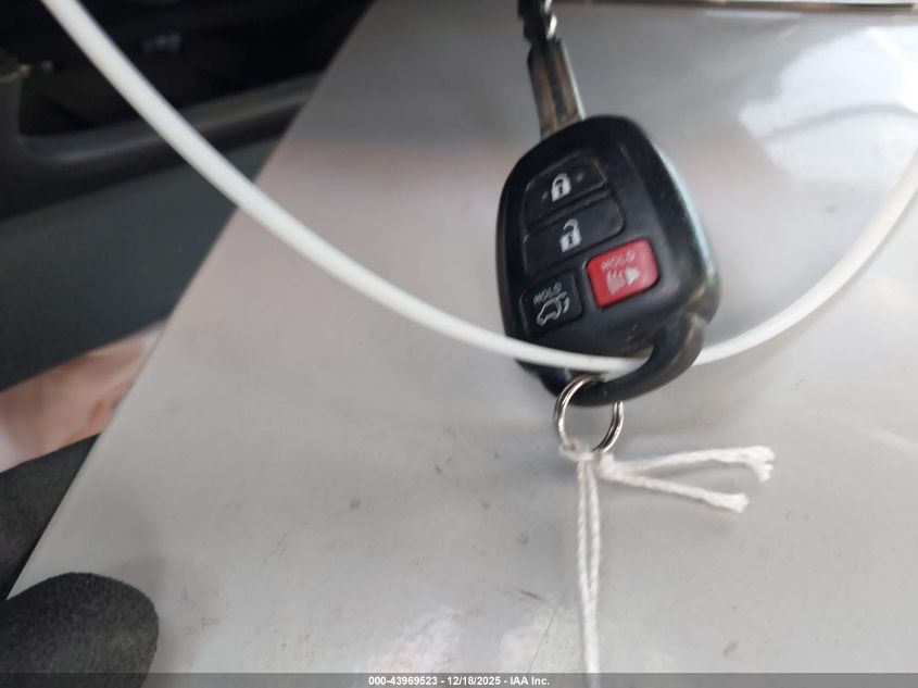 2015 Toyota Rav4 Xle VIN: 2T3WFREV2FW194052 Lot: 43969523