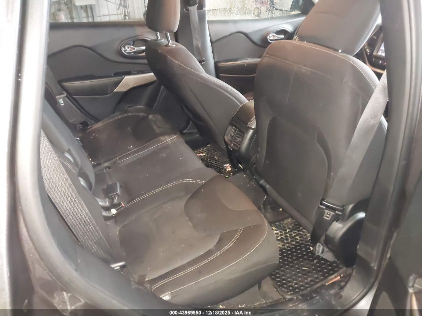 2017 Jeep Cherokee Latitude Fwd VIN: 1C4PJLCBXHW574348 Lot: 43969550