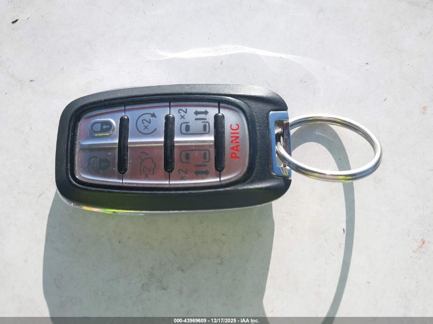 2017 Chrysler Pacifica Touring-L VIN: 2C4RC1BG7HR702459 Lot: 43969609