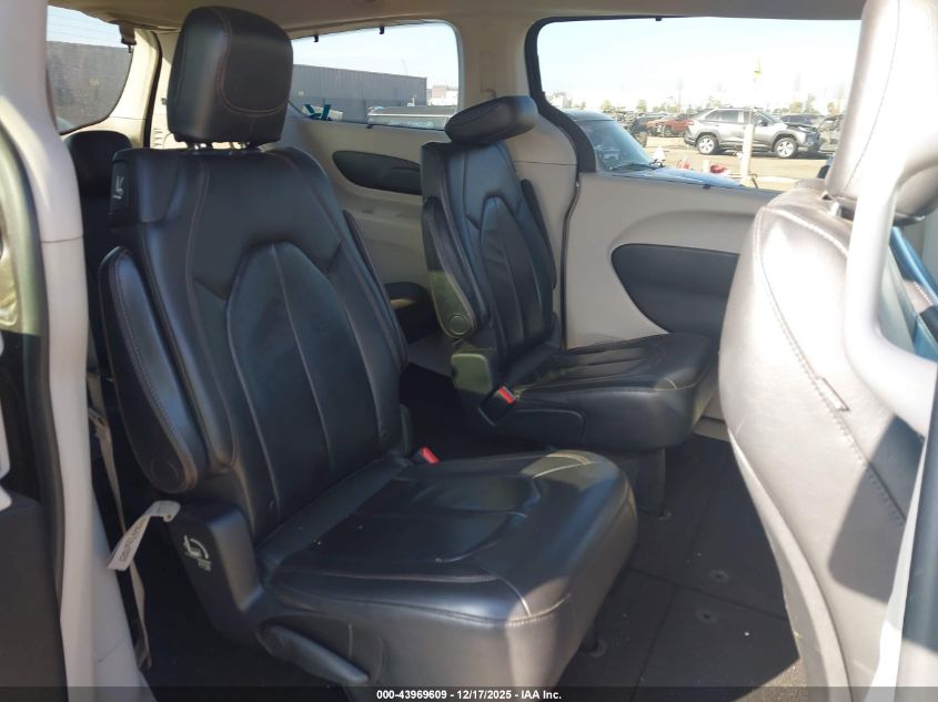 2017 Chrysler Pacifica Touring-L VIN: 2C4RC1BG7HR702459 Lot: 43969609