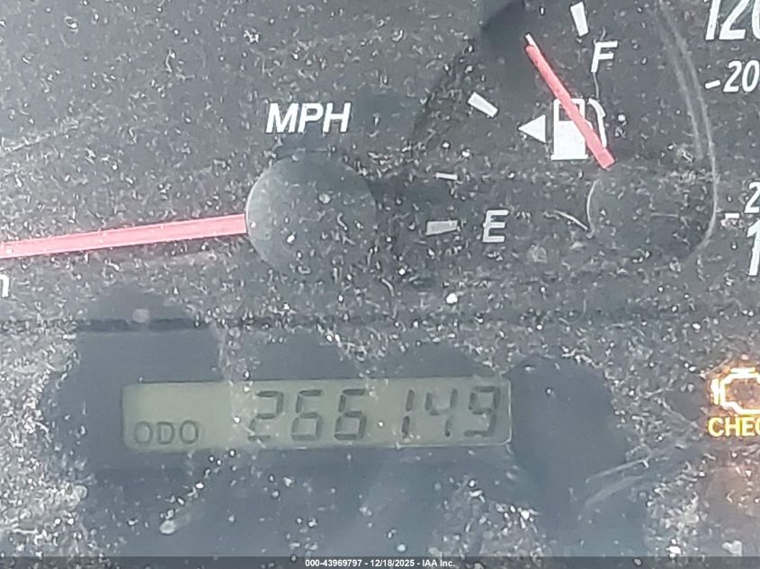 2002 Toyota Camry Le VIN: JTDBE32K220080561 Lot: 43969797