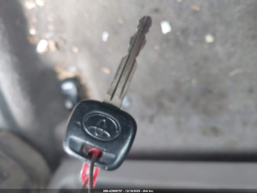 2002 Toyota Camry Le VIN: JTDBE32K220080561 Lot: 43969797