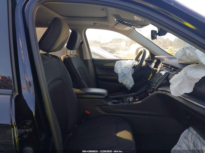 2023 Jeep Grand Cherokee L Laredo X 4X2