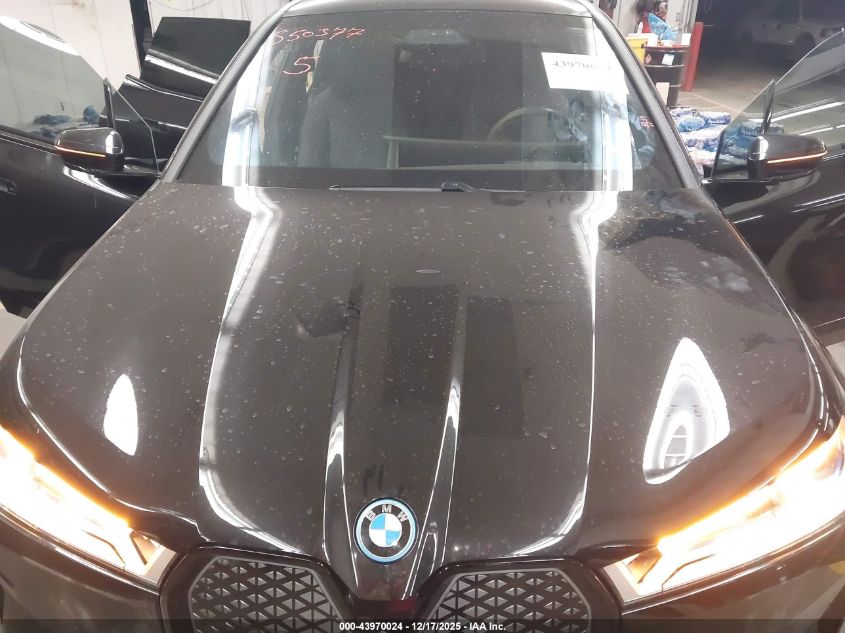 2025 BMW Ix xDrive50 VIN: WB523CF04SCS50377 Lot: 43970024