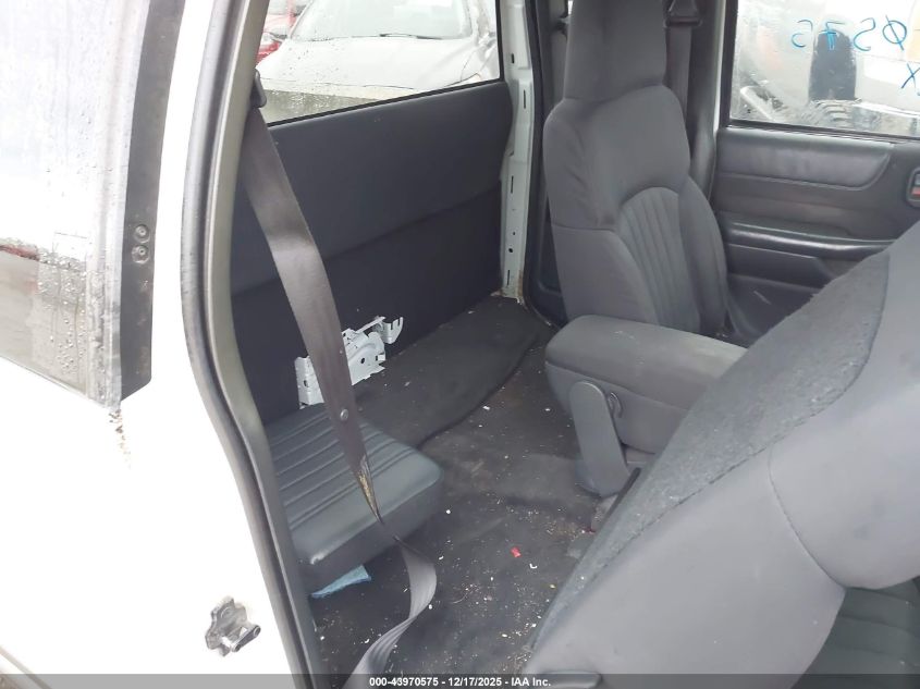 2003 Chevrolet S-10 Ls VIN: 1GCCS19X738236132 Lot: 43970575