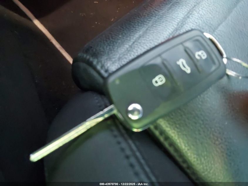 2013 Volkswagen Golf R 4-Door VIN: WVWPF7AJ8DW071639 Lot: 43970700