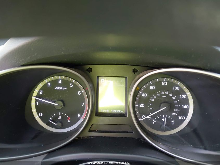 2017 Hyundai Santa Fe Se VIN: KM8SMDHF5HU199592 Lot: 43970931