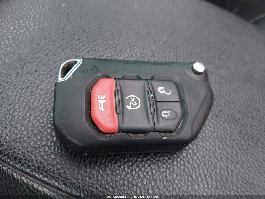 2018 Jeep Wrangler Unlimited Sahara 4X4 VIN: 1C4HJXEG1JW192946 Lot: 43970955