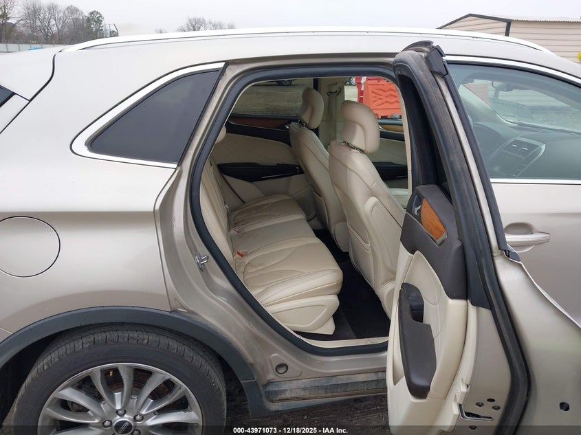 5LMCJ1A90FUJ03894 2015 LINCOLN MKC photo no. 8