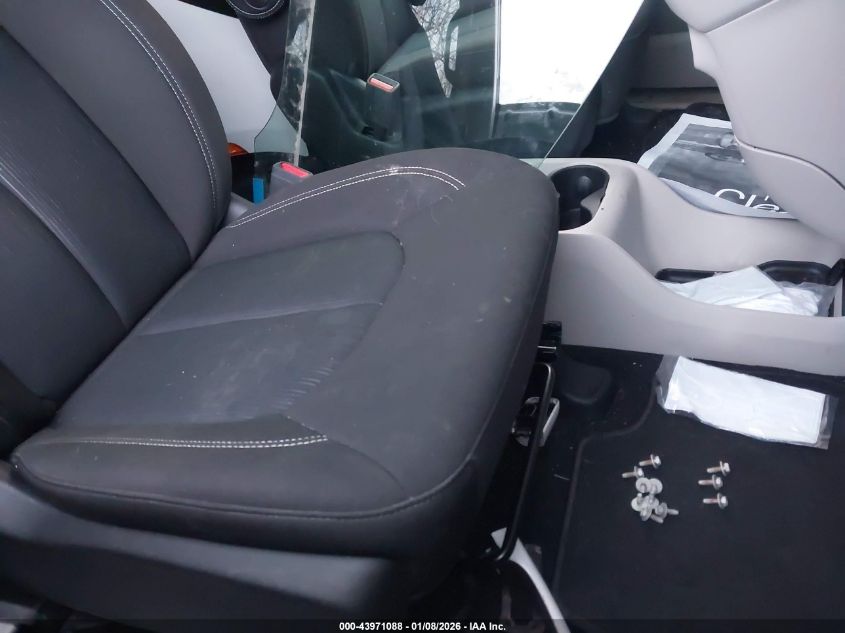 2020 Chrysler Voyager Lx