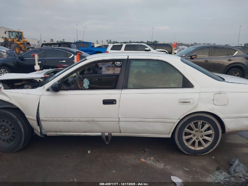 2000 Toyota Camry Le V6 VIN: 4T1BF22K5YU948203 Lot: 43971177