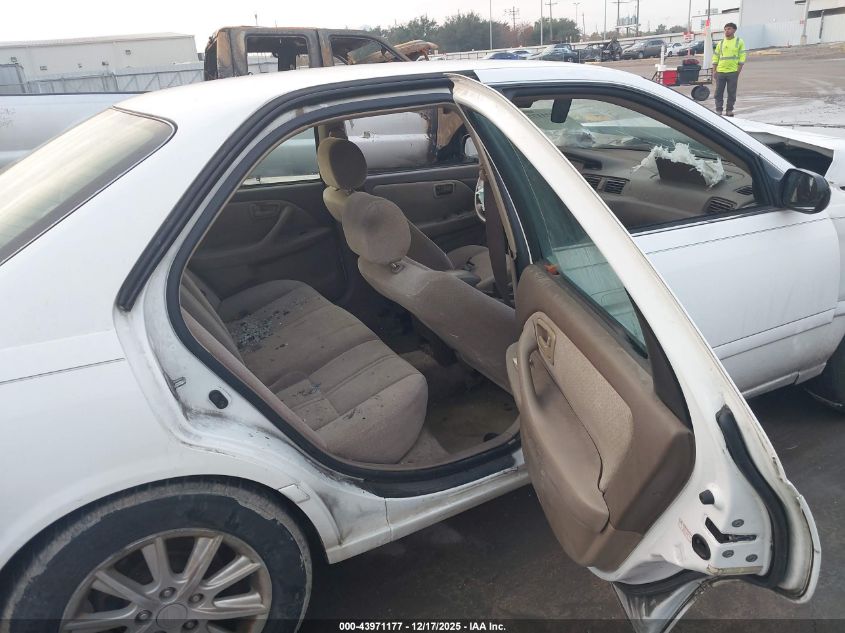 2000 Toyota Camry Le V6 VIN: 4T1BF22K5YU948203 Lot: 43971177