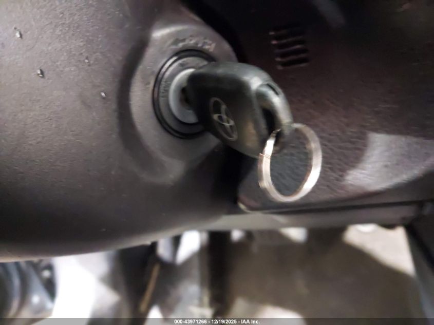 2018 Toyota Corolla Le VIN: 2T1BURHE1JC988463 Lot: 43971266