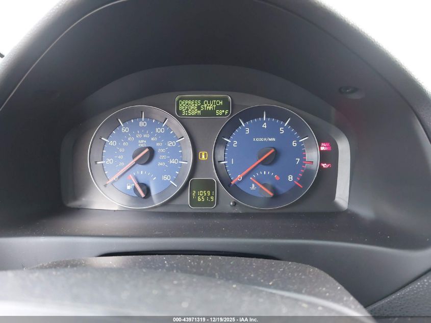 2011 Volvo C30 T5 VIN: YV1672MK4B2242417 Lot: 43971319