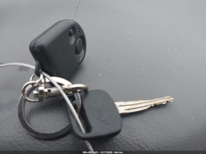 2003 Toyota Camry Le VIN: 4T1BE32KX3U226808 Lot: 43971421