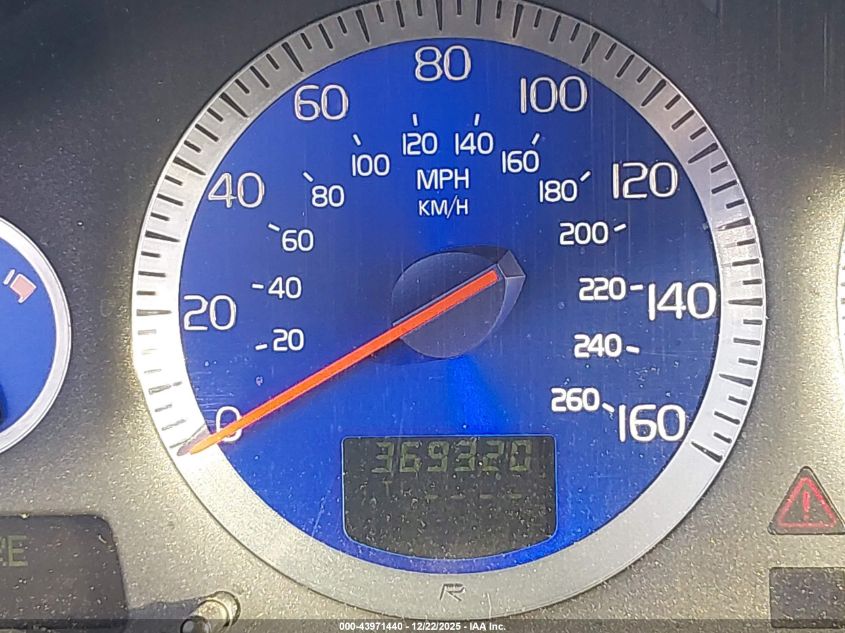 2004 Volvo V70 R VIN: YV1SJ52Y742364782 Lot: 43971440