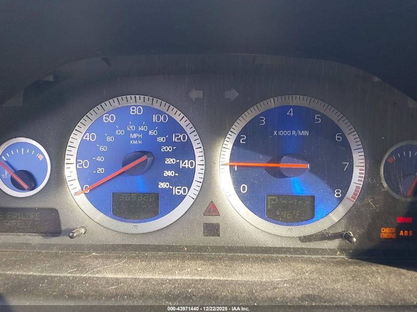 2004 Volvo V70 R VIN: YV1SJ52Y742364782 Lot: 43971440