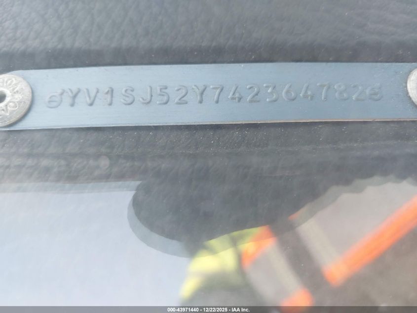 2004 Volvo V70 R VIN: YV1SJ52Y742364782 Lot: 43971440