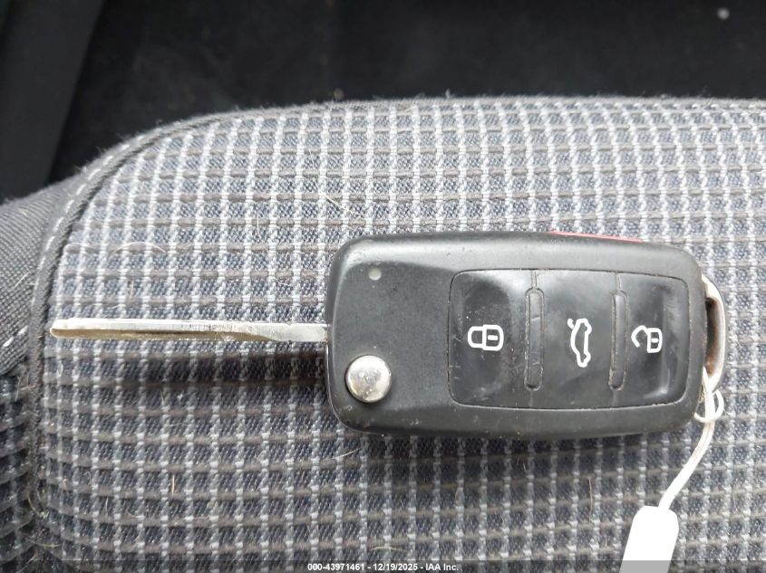 2012 Volkswagen Golf 2.5L 2-Door VIN: WVWAB7AJ1CW247558 Lot: 43971461