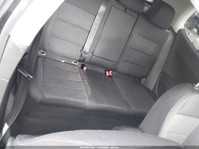 2012 Volkswagen Golf 2.5L 2-Door VIN: WVWAB7AJ1CW247558 Lot: 43971461