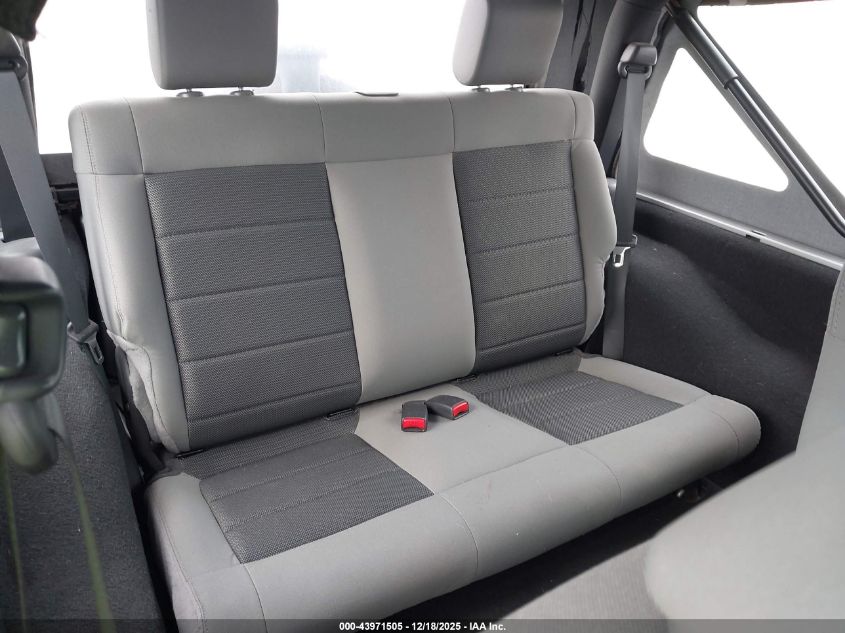 2009 Jeep Wrangler X VIN: 1J4FA24199L721476 Lot: 43971505